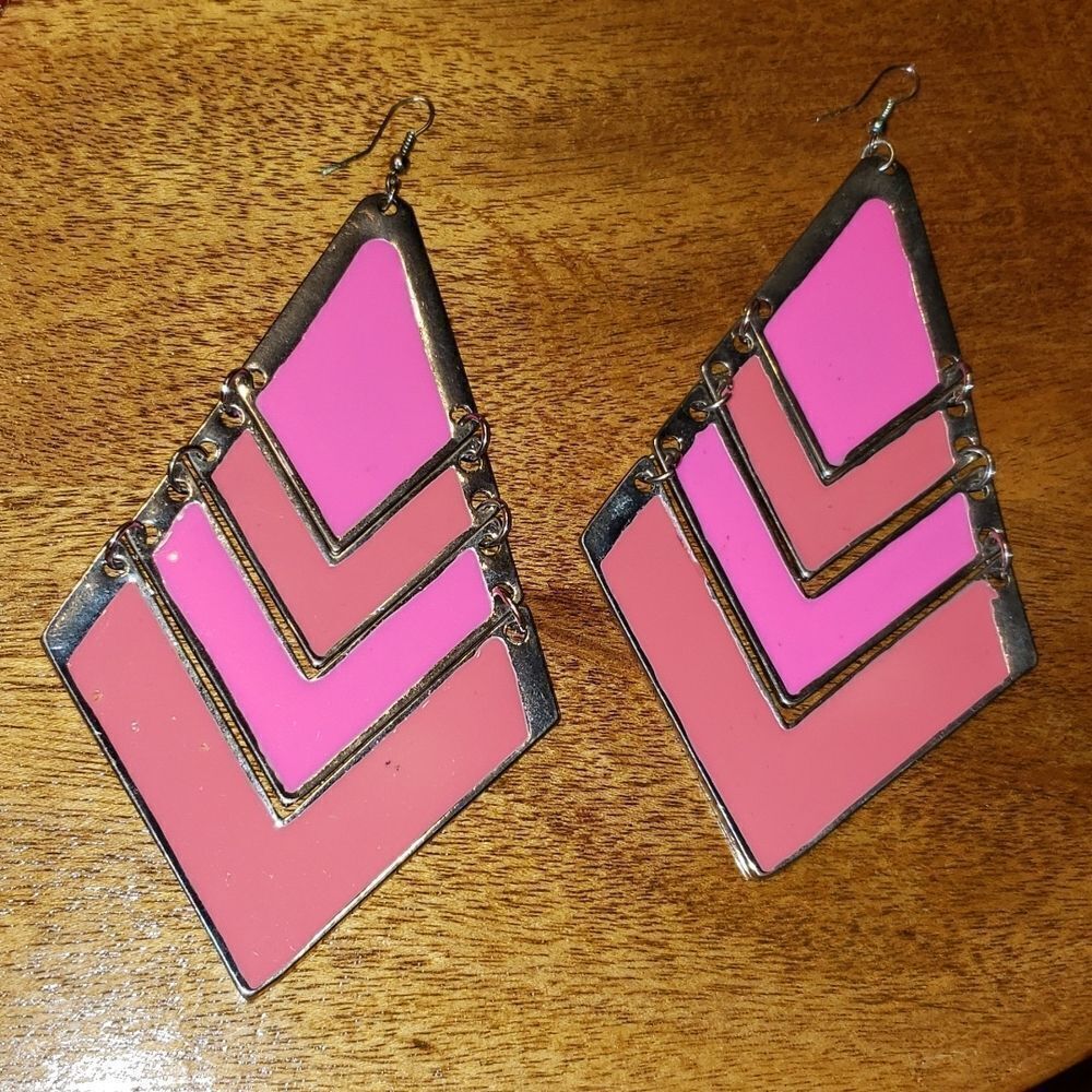 VNTG Fashionable Pink n Peach Chevron Silvertone Large Dangling Earrings